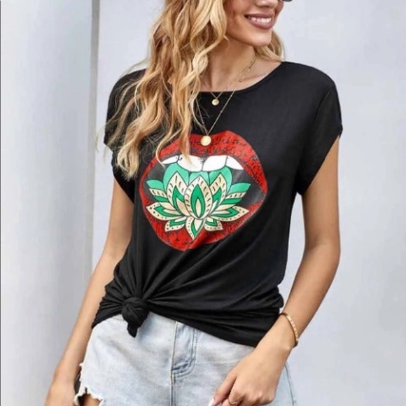 ❌SOLD❌✨Lotus Kiss Black Graphic Tee✨Brand New In Packaging✨ - Picture 6 of 8